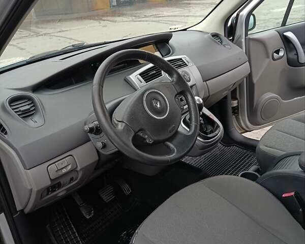 Серый Рено Гранд Сценик, объемом двигателя 1.5 л и пробегом 269 тыс. км за 5500 $, фото 13 на Automoto.ua