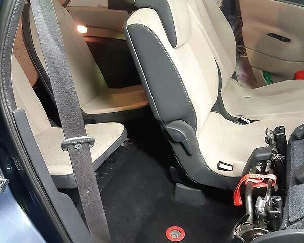 Серый Рено Гранд Сценик, объемом двигателя 1.5 л и пробегом 216 тыс. км за 6600 $, фото 74 на Automoto.ua