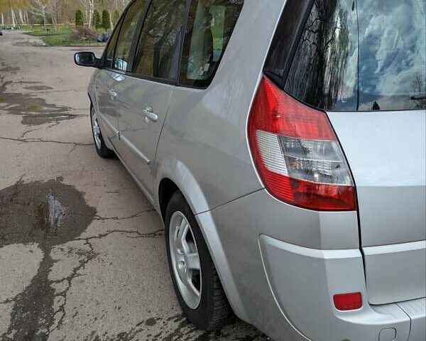 Сірий Рено Гранд Сценік, об'ємом двигуна 2 л та пробігом 220 тис. км за 5500 $, фото 10 на Automoto.ua