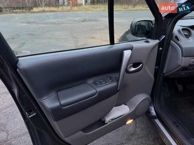 Серый Рено Гранд Сценик, объемом двигателя 2 л и пробегом 140 тыс. км за 5750 $, фото 14 на Automoto.ua