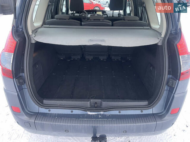 Серый Рено Гранд Сценик, объемом двигателя 1.6 л и пробегом 198 тыс. км за 5899 $, фото 21 на Automoto.ua