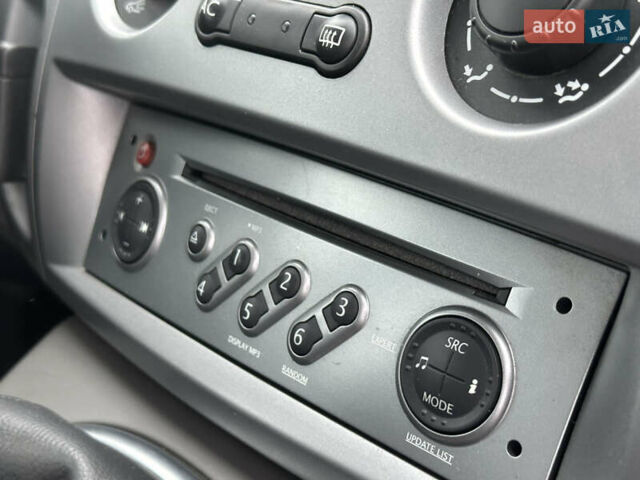 Серый Рено Гранд Сценик, объемом двигателя 1.6 л и пробегом 187 тыс. км за 5600 $, фото 25 на Automoto.ua