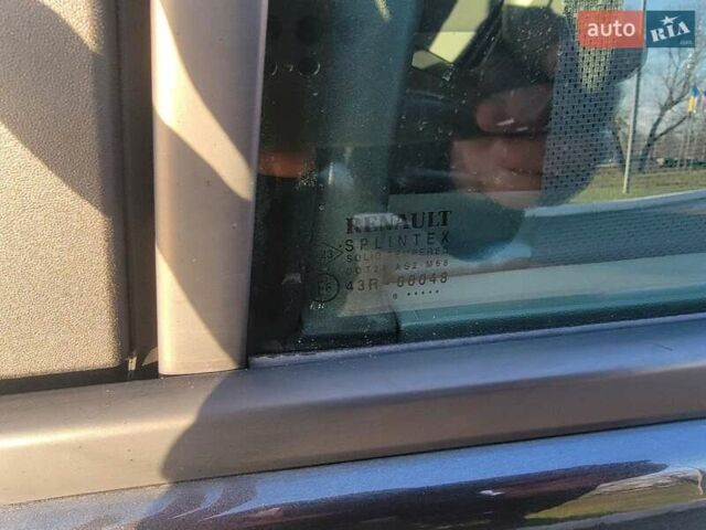 Сірий Рено Гранд Сценік, об'ємом двигуна 2 л та пробігом 195 тис. км за 5600 $, фото 19 на Automoto.ua