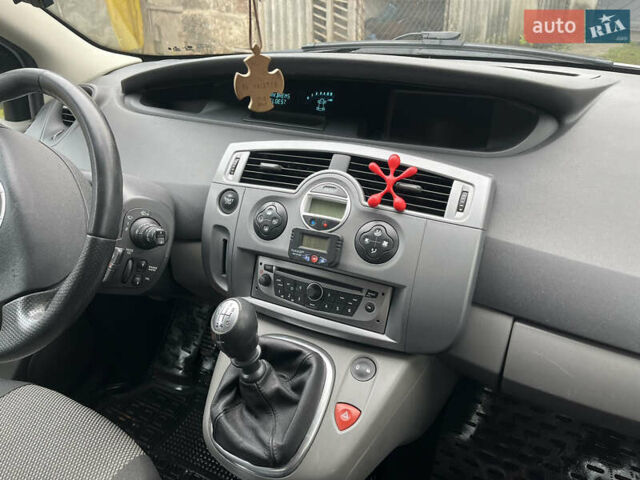 Серый Рено Гранд Сценик, объемом двигателя 1.5 л и пробегом 205 тыс. км за 6300 $, фото 6 на Automoto.ua