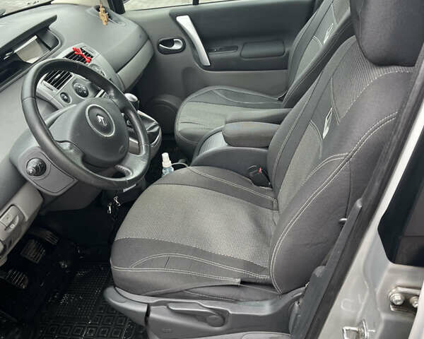 Серый Рено Гранд Сценик, объемом двигателя 1.5 л и пробегом 205 тыс. км за 6300 $, фото 9 на Automoto.ua