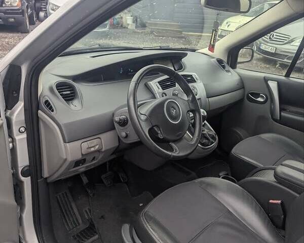 Серый Рено Гранд Сценик, объемом двигателя 2 л и пробегом 220 тыс. км за 5200 $, фото 24 на Automoto.ua