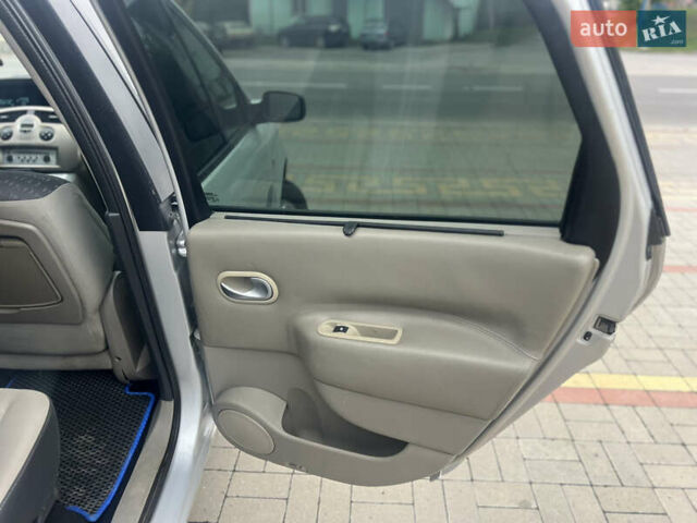 Сірий Рено Гранд Сценік, об'ємом двигуна 1.5 л та пробігом 170 тис. км за 4700 $, фото 14 на Automoto.ua