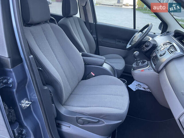 Серый Рено Гранд Сценик, объемом двигателя 1.6 л и пробегом 198 тыс. км за 5950 $, фото 27 на Automoto.ua