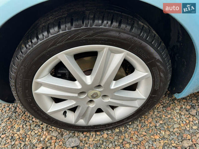 Серый Рено Гранд Сценик, объемом двигателя 1.6 л и пробегом 230 тыс. км за 5800 $, фото 60 на Automoto.ua