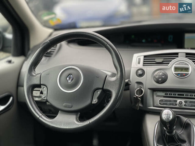 Серый Рено Гранд Сценик, объемом двигателя 2 л и пробегом 264 тыс. км за 5899 $, фото 26 на Automoto.ua