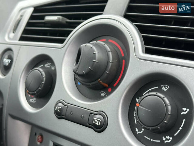 Серый Рено Гранд Сценик, объемом двигателя 1.6 л и пробегом 187 тыс. км за 5400 $, фото 24 на Automoto.ua