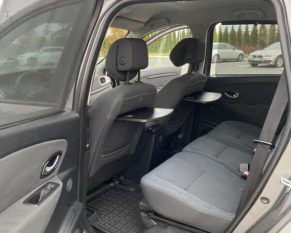 Серый Рено Гранд Сценик, объемом двигателя 1.5 л и пробегом 197 тыс. км за 7250 $, фото 15 на Automoto.ua