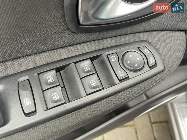 Серый Рено Гранд Сценик, объемом двигателя 1.6 л и пробегом 204 тыс. км за 7100 $, фото 22 на Automoto.ua