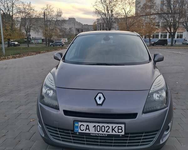 Рено Гранд Сценик 2009 в Черкассах на Automoto.ua Серый Рено Гранд Сценик, объемом двигателя 1.5 л и пробегом 275 тыс. км за 7500 $, фото 5 на Automoto.ua