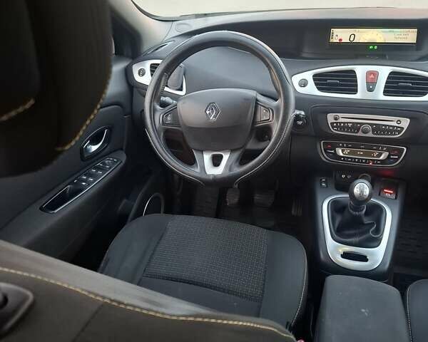 Рено Гранд Сценик 2009 в Черкассах на Automoto.ua Серый Рено Гранд Сценик, объемом двигателя 1.5 л и пробегом 275 тыс. км за 7500 $, фото 27 на Automoto.ua