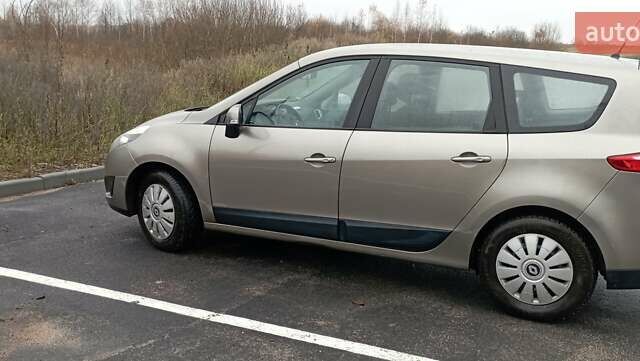 Серый Рено Гранд Сценик, объемом двигателя 1.5 л и пробегом 230 тыс. км за 7000 $, фото 7 на Automoto.ua