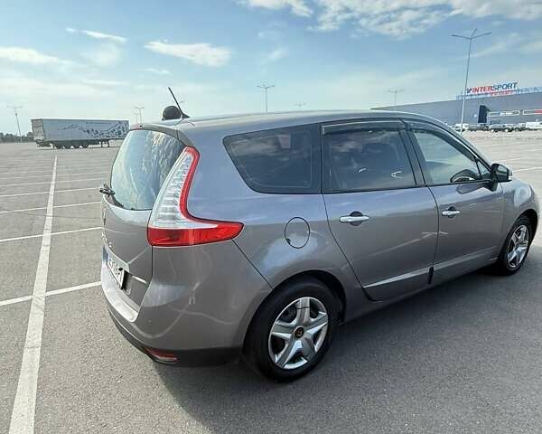 Серый Рено Гранд Сценик, объемом двигателя 1.4 л и пробегом 248 тыс. км за 9000 $, фото 8 на Automoto.ua