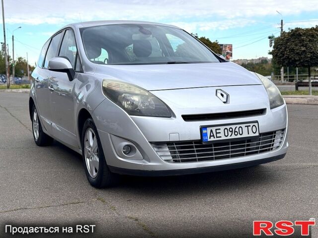 Серый Рено Гранд Сценик, объемом двигателя 1.4 л и пробегом 244 тыс. км за 5999 $, фото 2 на Automoto.ua