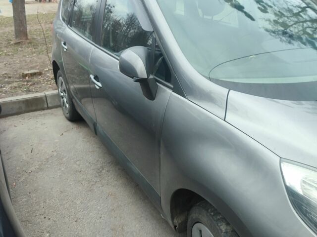 Серый Рено Гранд Сценик, объемом двигателя 1.9 л и пробегом 375 тыс. км за 6900 $, фото 5 на Automoto.ua