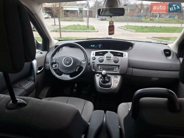 Сірий Рено Гранд Сценік, об'ємом двигуна 1.6 л та пробігом 212 тис. км за 6500 $, фото 28 на Automoto.ua