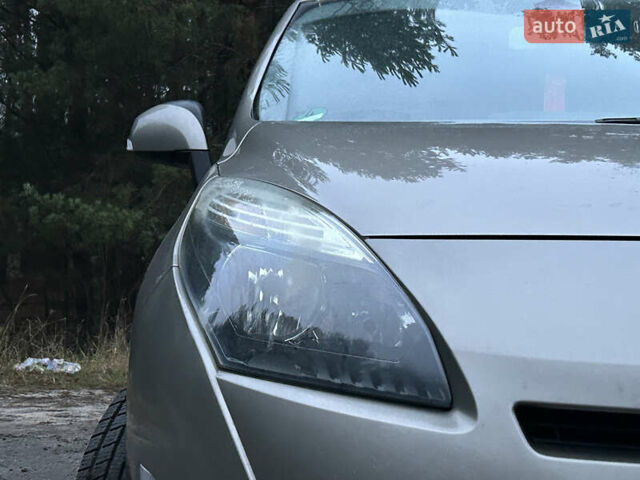 Серый Рено Гранд Сценик, объемом двигателя 1.6 л и пробегом 170 тыс. км за 6999 $, фото 16 на Automoto.ua