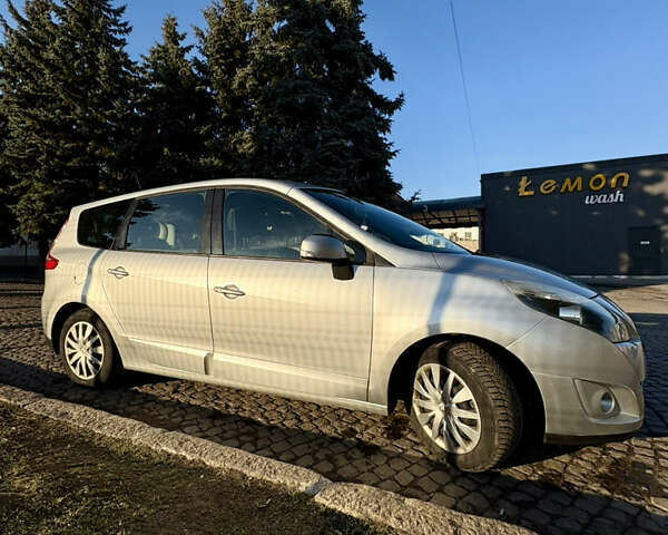 Сірий Рено Гранд Сценік, об'ємом двигуна 2 л та пробігом 216 тис. км за 6900 $, фото 7 на Automoto.ua