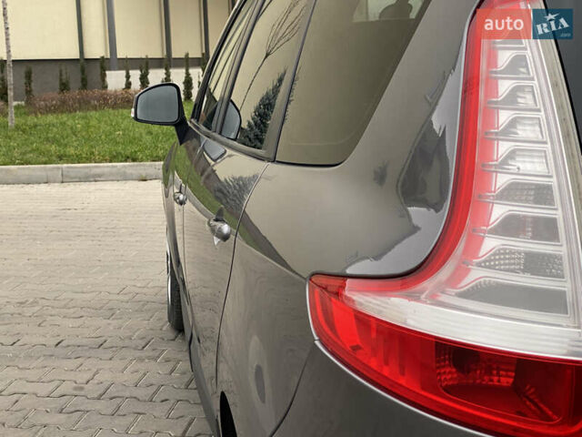 Серый Рено Гранд Сценик, объемом двигателя 1.46 л и пробегом 243 тыс. км за 6900 $, фото 11 на Automoto.ua