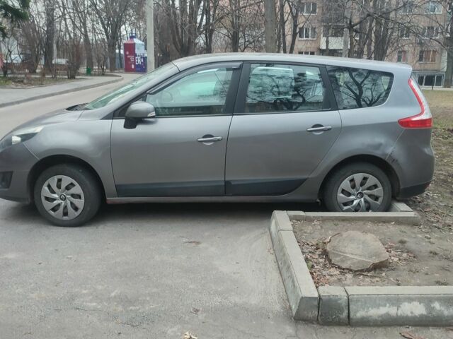 Серый Рено Гранд Сценик, объемом двигателя 1.9 л и пробегом 375 тыс. км за 6900 $, фото 1 на Automoto.ua