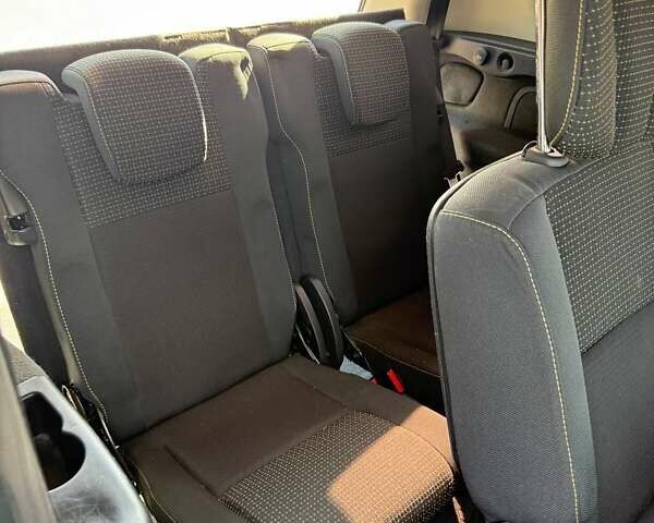 Серый Рено Гранд Сценик, объемом двигателя 1.4 л и пробегом 248 тыс. км за 9000 $, фото 15 на Automoto.ua