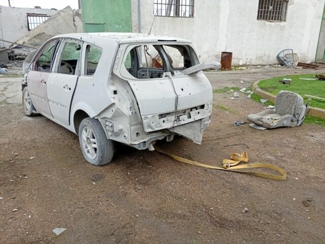 Сірий Рено Гранд Сценік, об'ємом двигуна 1.9 л та пробігом 190 тис. км за 1700 $, фото 3 на Automoto.ua