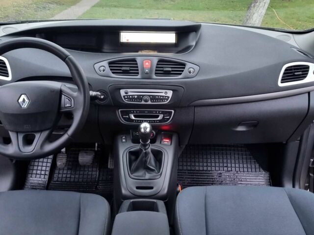 Сірий Рено Гранд Сценік, об'ємом двигуна 1.5 л та пробігом 243 тис. км за 6600 $, фото 7 на Automoto.ua