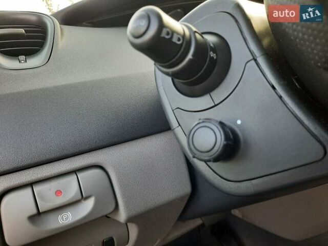 Серый Рено Гранд Сценик, объемом двигателя 1.6 л и пробегом 194 тыс. км за 6300 $, фото 48 на Automoto.ua