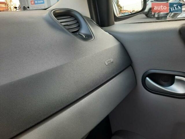 Серый Рено Гранд Сценик, объемом двигателя 1.6 л и пробегом 194 тыс. км за 6300 $, фото 60 на Automoto.ua