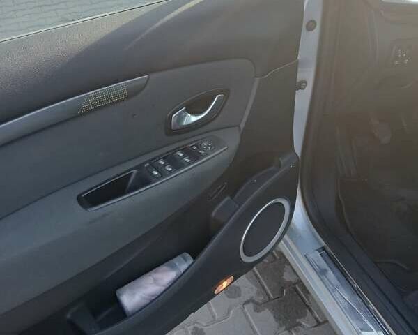 Серый Рено Гранд Сценик, объемом двигателя 1.9 л и пробегом 261 тыс. км за 6500 $, фото 18 на Automoto.ua