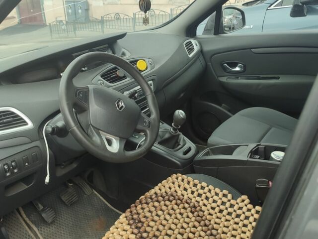 Серый Рено Гранд Сценик, объемом двигателя 1.9 л и пробегом 375 тыс. км за 6900 $, фото 3 на Automoto.ua