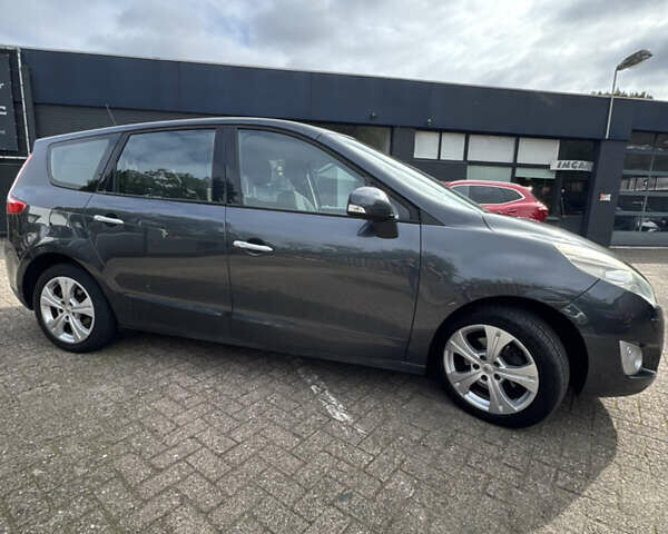 Рено Гранд Сценик 2009 в Луцке на Automoto.ua Серый Рено Гранд Сценик, объемом двигателя 1.4 л и пробегом 205 тыс. км за 5300 $, фото 1 на Automoto.ua