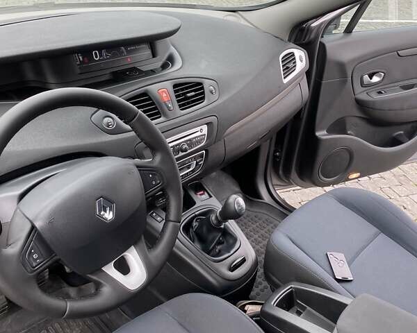 Серый Рено Гранд Сценик, объемом двигателя 1.5 л и пробегом 197 тыс. км за 7250 $, фото 10 на Automoto.ua