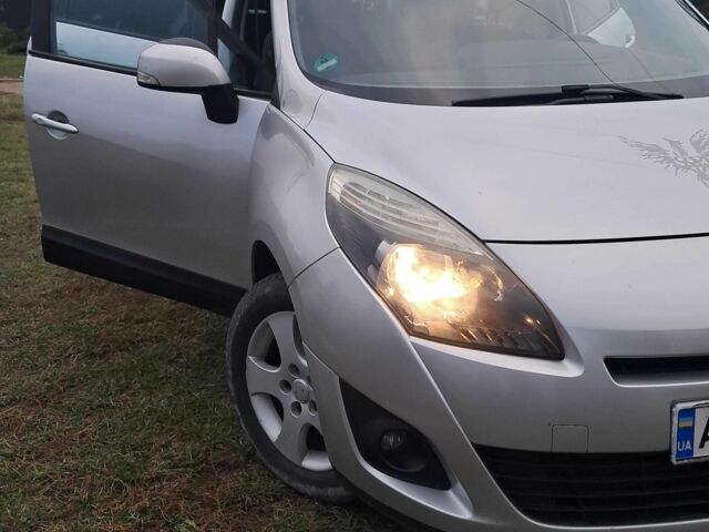 Серый Рено Гранд Сценик, объемом двигателя 1.5 л и пробегом 262 тыс. км за 6899 $, фото 3 на Automoto.ua