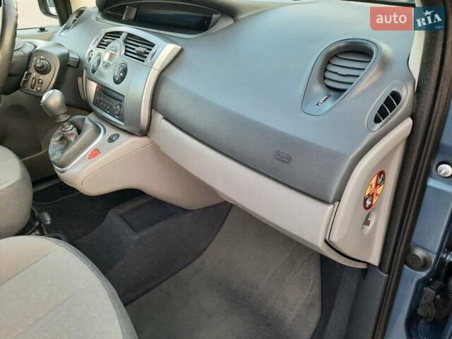 Серый Рено Гранд Сценик, объемом двигателя 1.6 л и пробегом 194 тыс. км за 6300 $, фото 121 на Automoto.ua