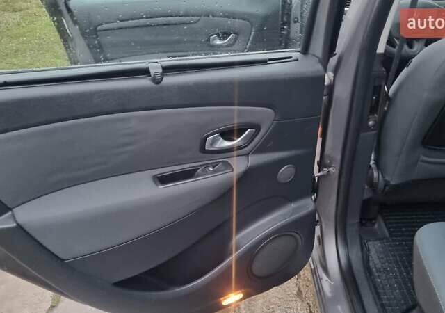 Сірий Рено Гранд Сценік, об'ємом двигуна 1.5 л та пробігом 243 тис. км за 6600 $, фото 29 на Automoto.ua