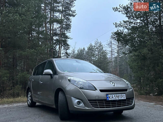 Серый Рено Гранд Сценик, объемом двигателя 1.6 л и пробегом 170 тыс. км за 6999 $, фото 12 на Automoto.ua