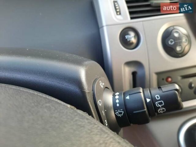 Серый Рено Гранд Сценик, объемом двигателя 1.6 л и пробегом 194 тыс. км за 6300 $, фото 52 на Automoto.ua