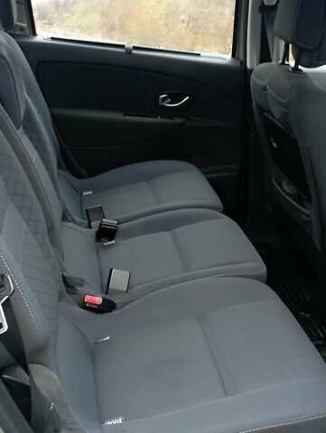 Серый Рено Гранд Сценик, объемом двигателя 1.5 л и пробегом 230 тыс. км за 7000 $, фото 1 на Automoto.ua