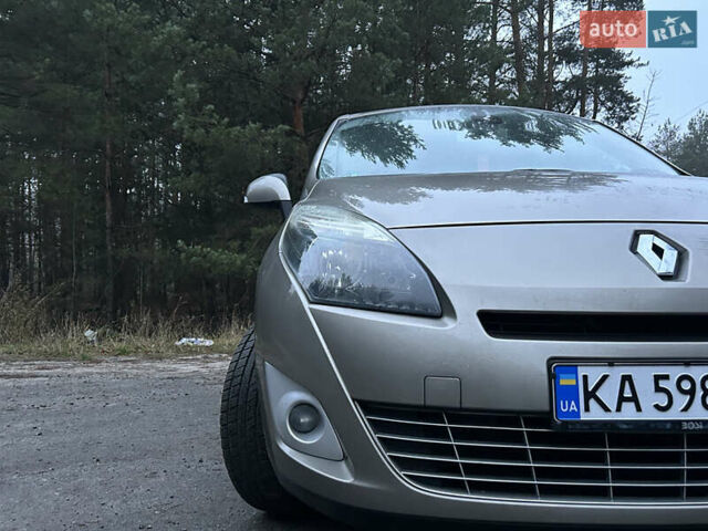 Серый Рено Гранд Сценик, объемом двигателя 1.6 л и пробегом 170 тыс. км за 6999 $, фото 17 на Automoto.ua