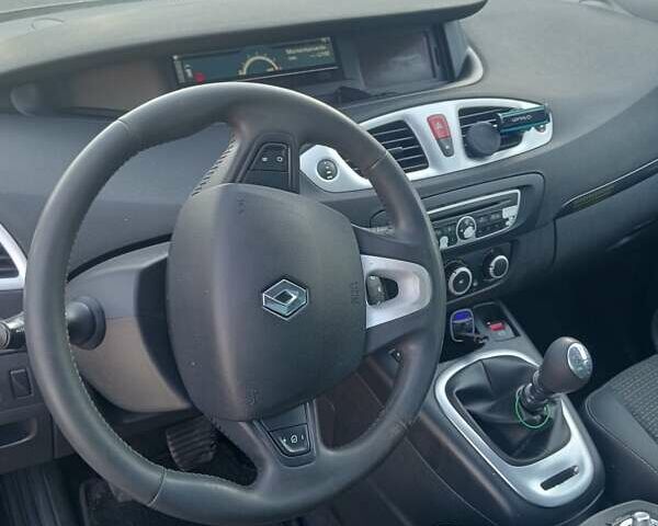 Серый Рено Гранд Сценик, объемом двигателя 1.9 л и пробегом 261 тыс. км за 6500 $, фото 16 на Automoto.ua