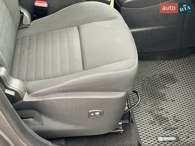 Серый Рено Гранд Сценик, объемом двигателя 1.46 л и пробегом 243 тыс. км за 6900 $, фото 16 на Automoto.ua