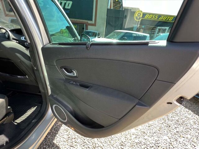 Серый Рено Гранд Сценик, объемом двигателя 1.9 л и пробегом 260 тыс. км за 7250 $, фото 22 на Automoto.ua