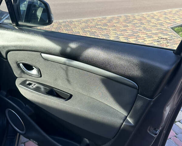 Серый Рено Гранд Сценик, объемом двигателя 1.5 л и пробегом 245 тыс. км за 6299 $, фото 27 на Automoto.ua