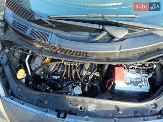 Серый Рено Гранд Сценик, объемом двигателя 2 л и пробегом 288 тыс. км за 5900 $, фото 36 на Automoto.ua