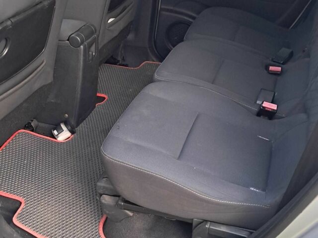 Серый Рено Гранд Сценик, объемом двигателя 1.5 л и пробегом 262 тыс. км за 6899 $, фото 7 на Automoto.ua